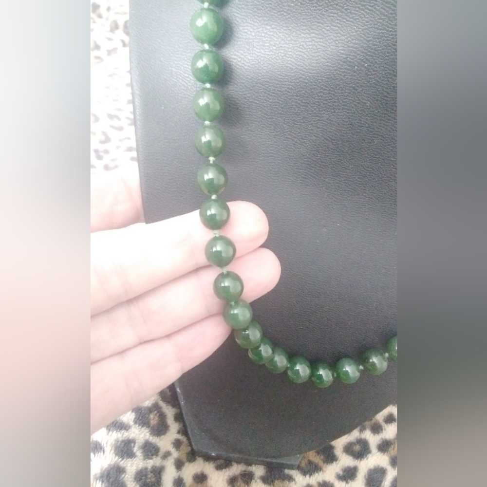 Vintage Necklace Green Jadeite Nephrite 1940s Knotted 14k Clasp - Picture 4 of 8